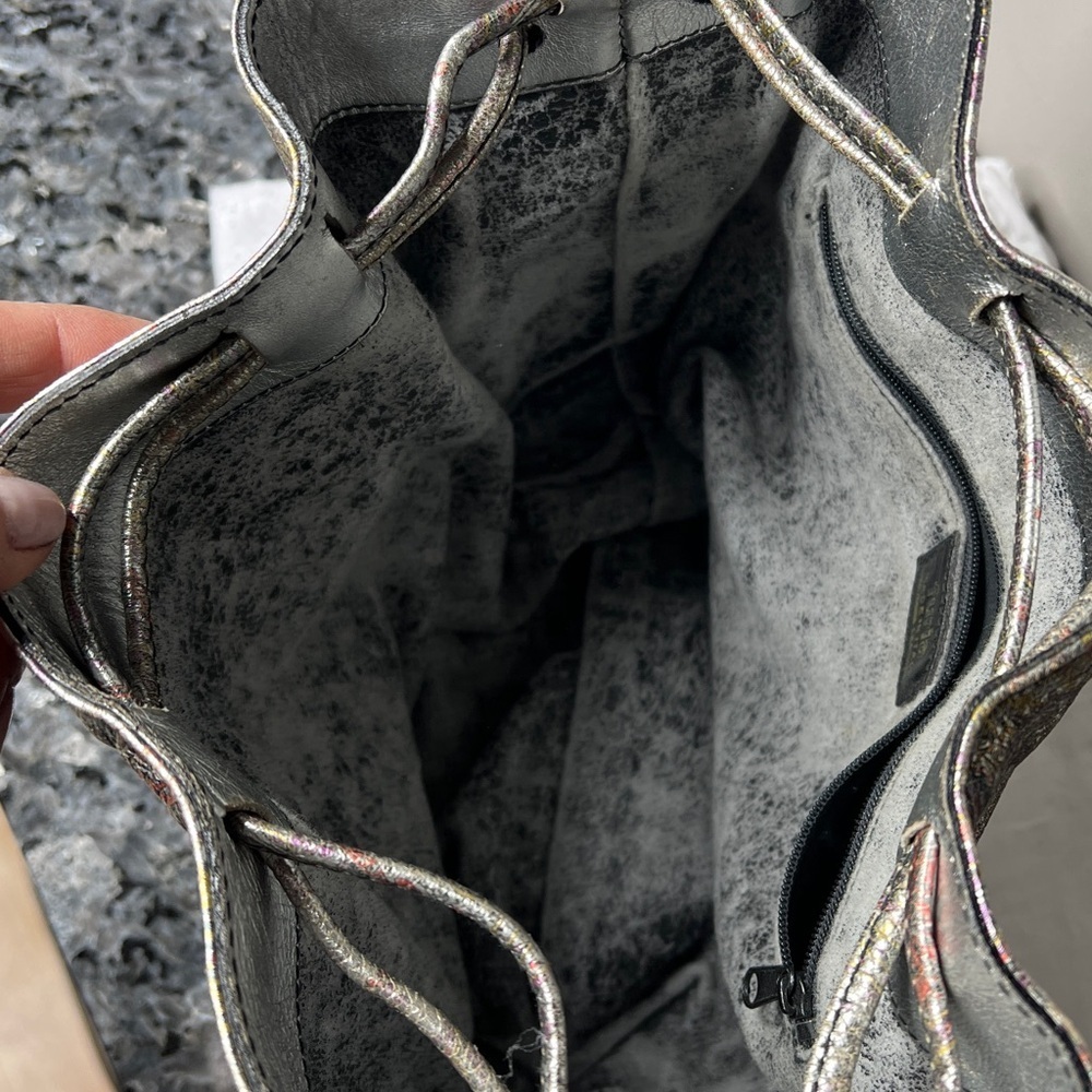 Furla Vintage Silver Leather Cinch Semi Structured Bucket Bag Made in Italy - Picture 15 of 16